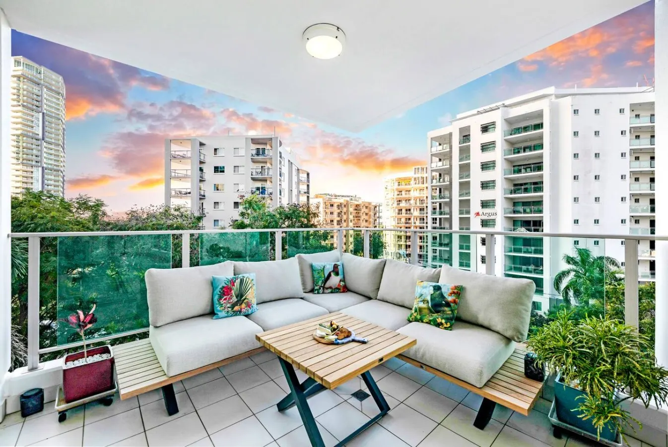 Seaside Glory: City View ~ Pool ~ Workspace — photo 2