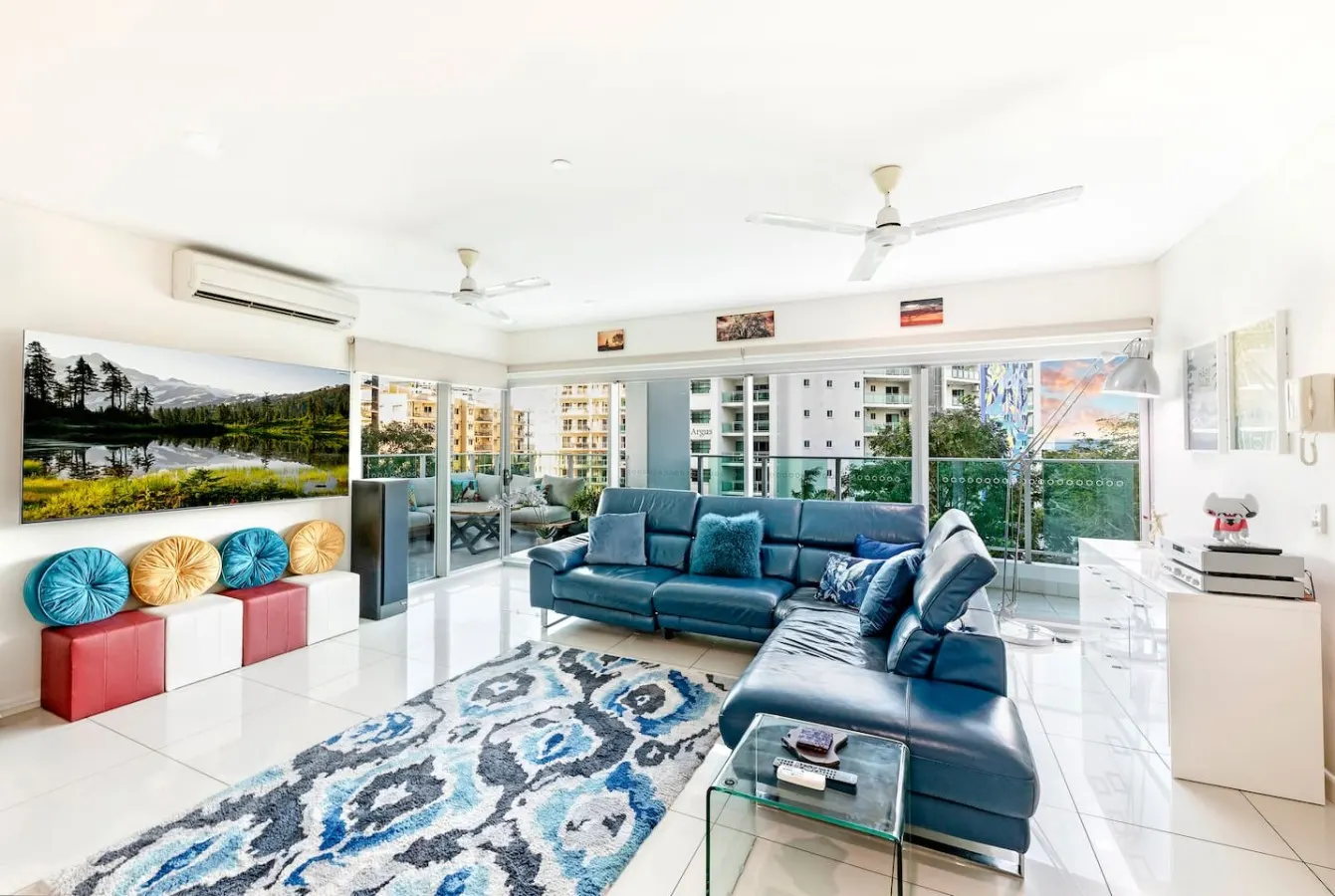 Seaside Glory: City View ~ Pool ~ Workspace 10