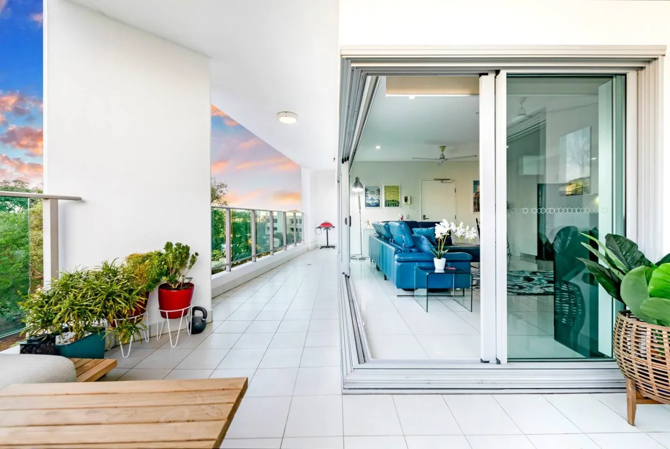 Seaside Glory: City View ~ Pool ~ Workspace — photo 3