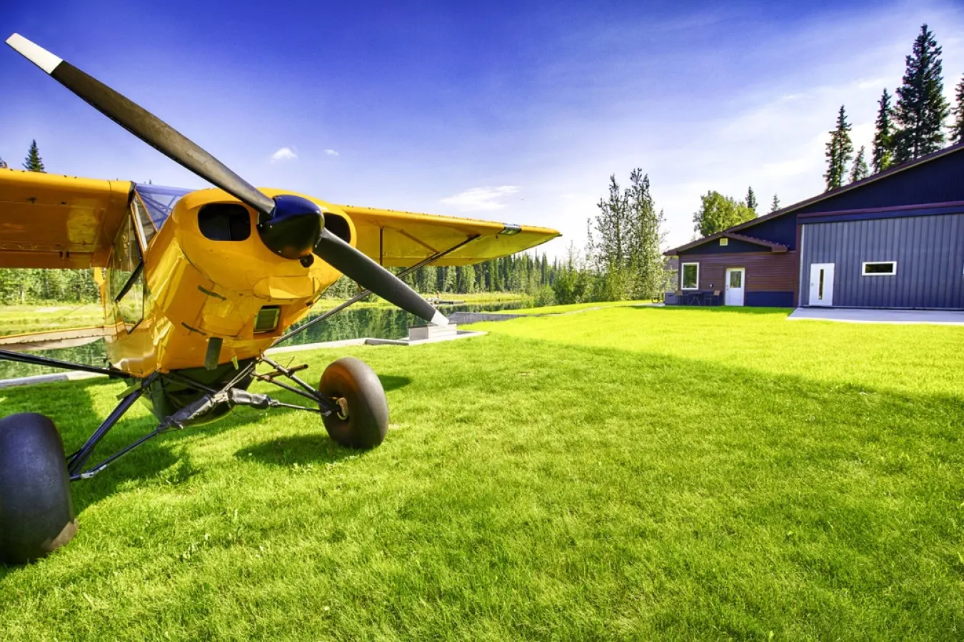 Aviators Lakefront Aurora Retreat