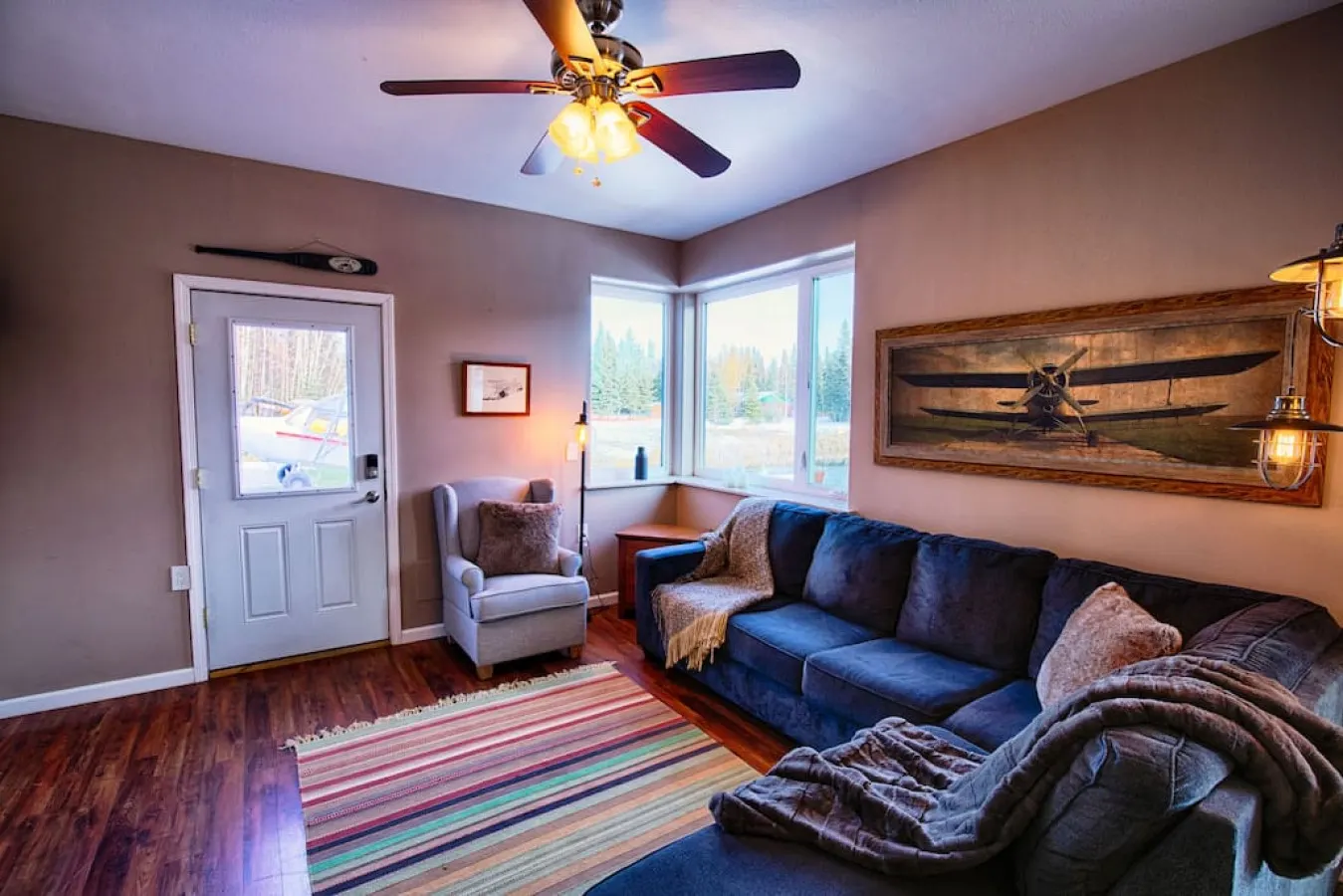 Aviators Lakefront Aurora Retreat 12