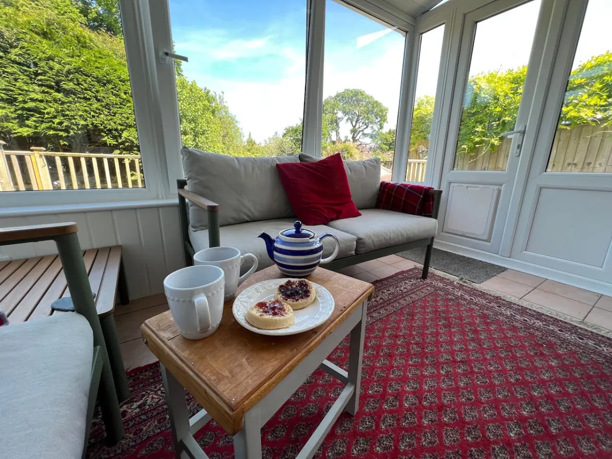 Cosy 2 bed traditional cottage with parking and garden 6
