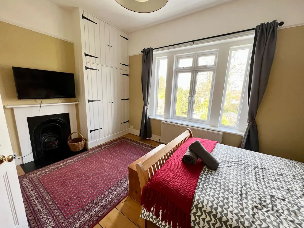 Cosy 2 bed traditional cottage with parking and garden 8
