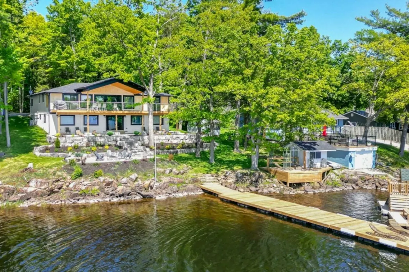 The North Shore - Waterfront Luxury Cottage
