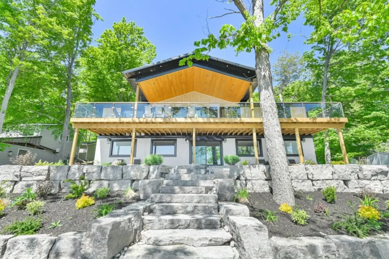 The North Shore - Waterfront Luxury Cottage 8