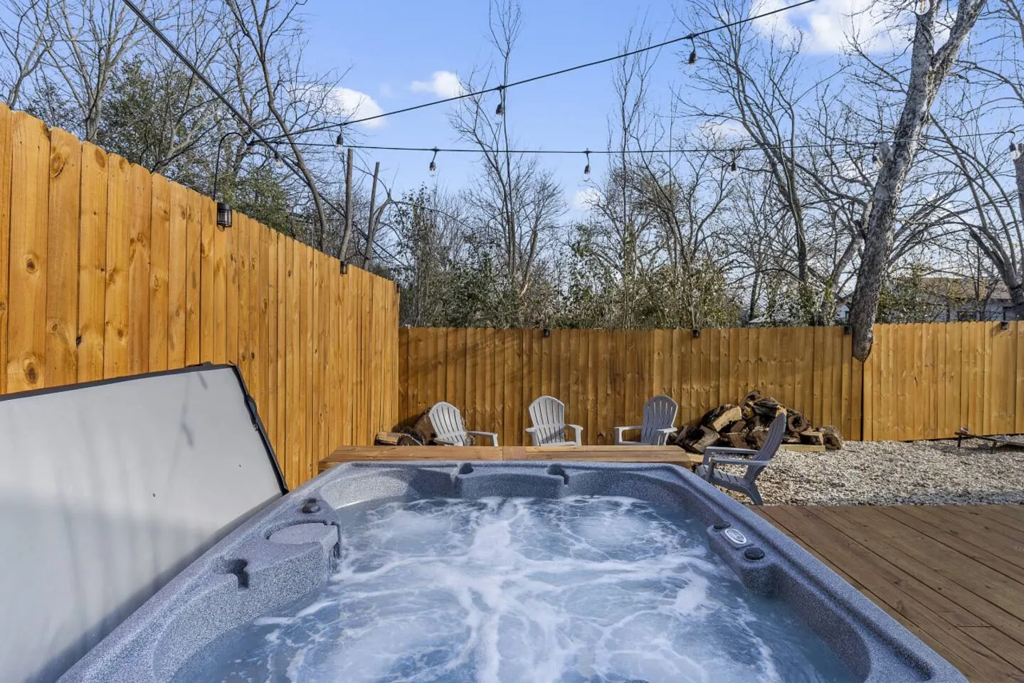 5th St Getaway w Sauna Hot tub Firepit & Game Room 2
