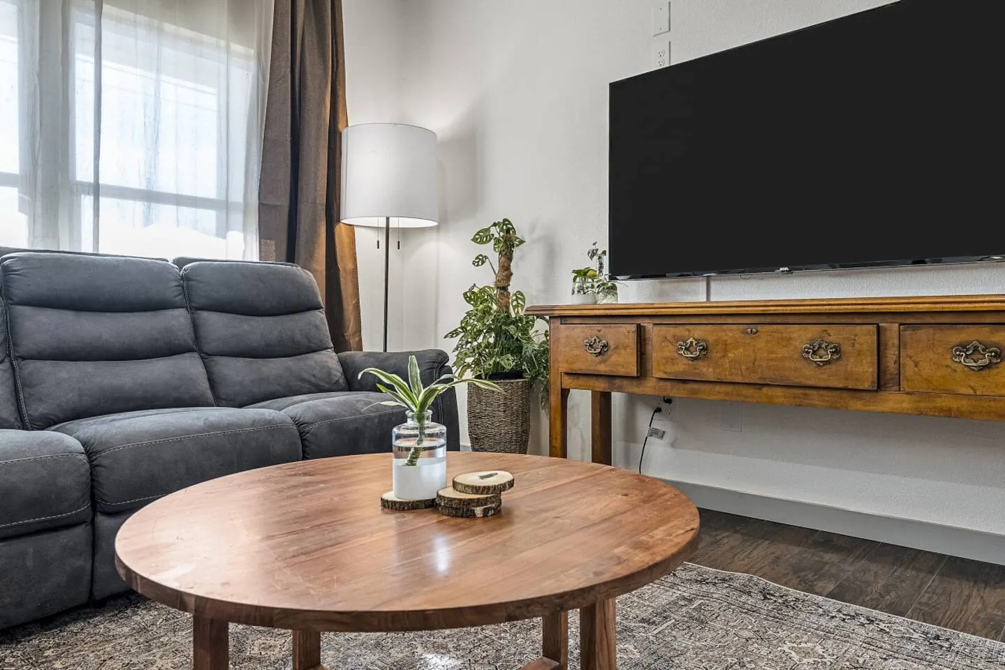 5th St Getaway w Sauna Hot tub Firepit & Game Room 9