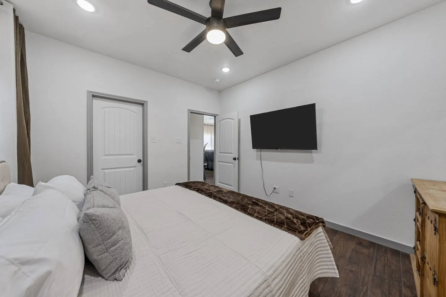 5th St Getaway w Sauna Hot tub Firepit & Game Room 13