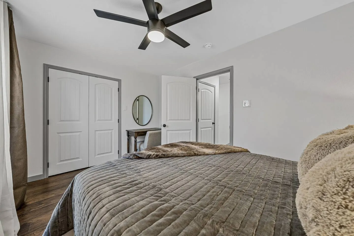 5th St Getaway w Sauna Hot tub Firepit & Game Room 16