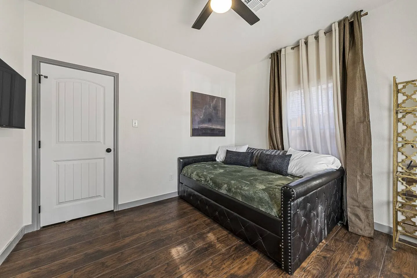 5th St Getaway w Sauna Hot tub Firepit & Game Room 19