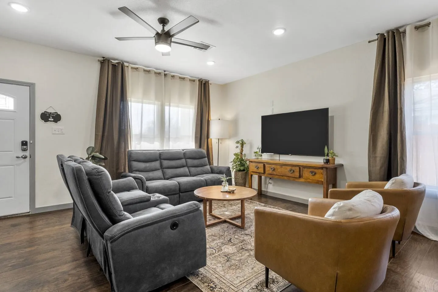 5th St Getaway w Sauna Hot tub Firepit & Game Room 6