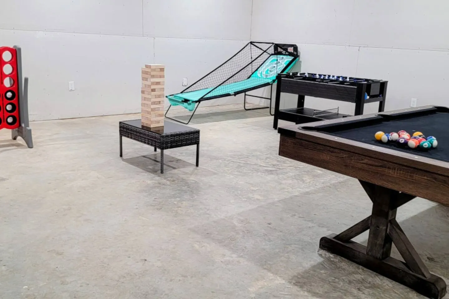 5th St Getaway w Sauna Hot tub Firepit & Game Room 8