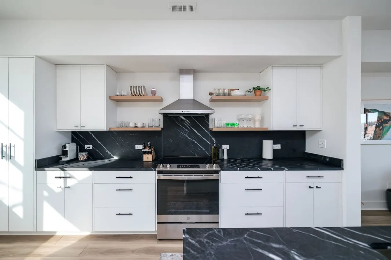 Walkable Downtown Townhome w/ Nespresso + Garage!