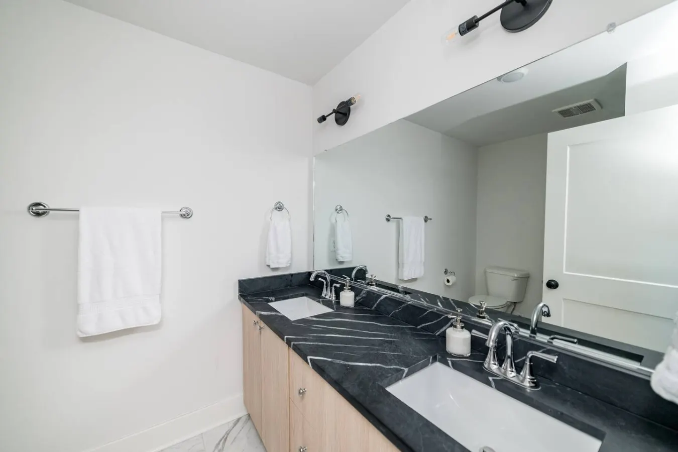 Walkable Downtown Townhome w/ Nespresso + Garage! 17