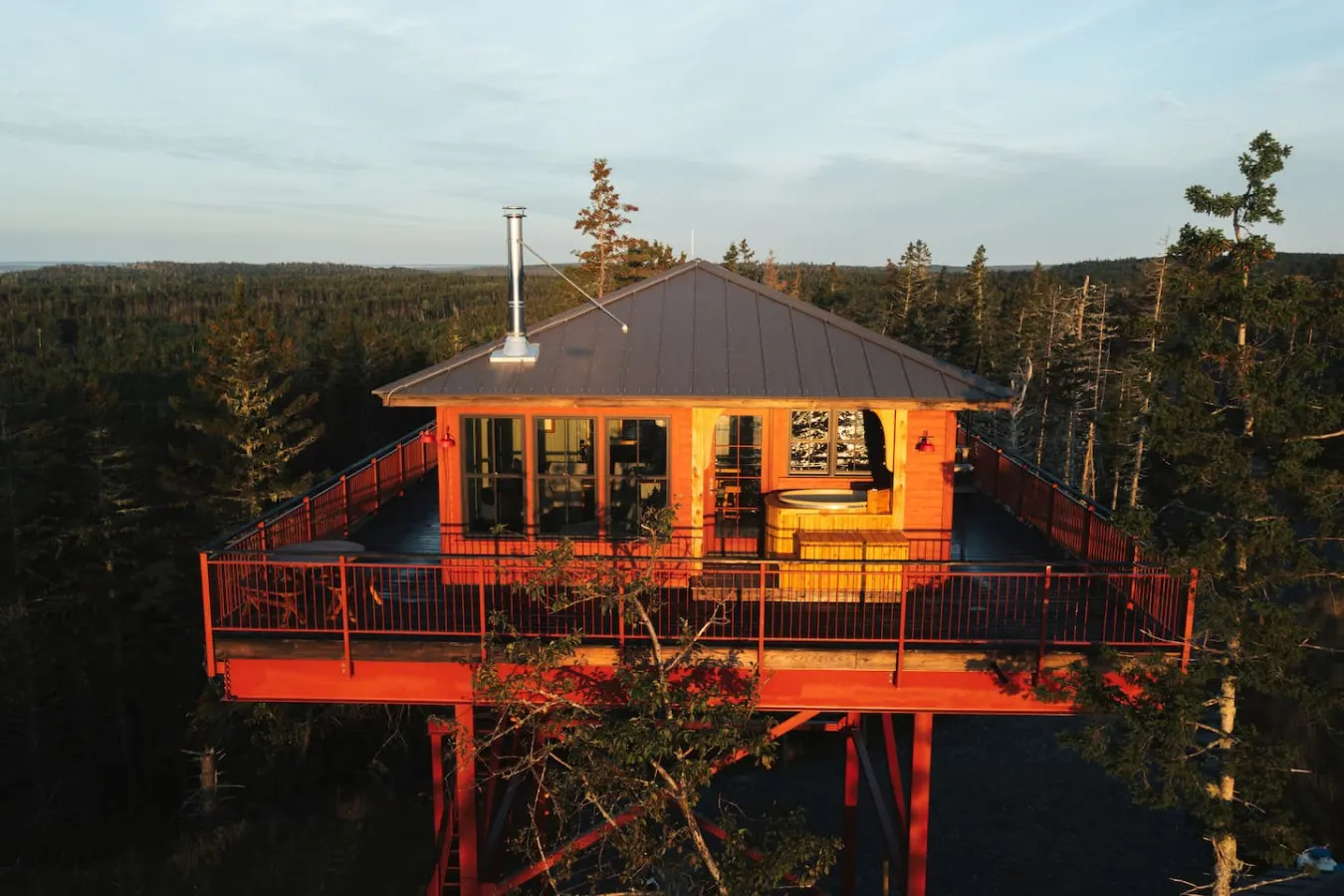 Shackup Tower - 30 ft in the air & hot tub & surf 13