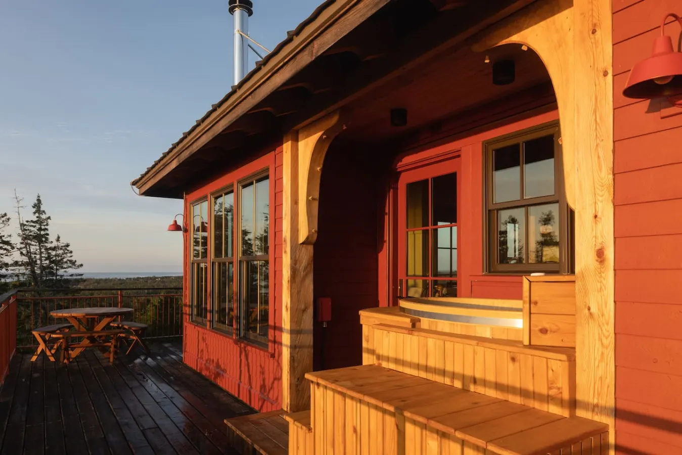 Shackup Tower - 30 ft in the air & hot tub & surf 18