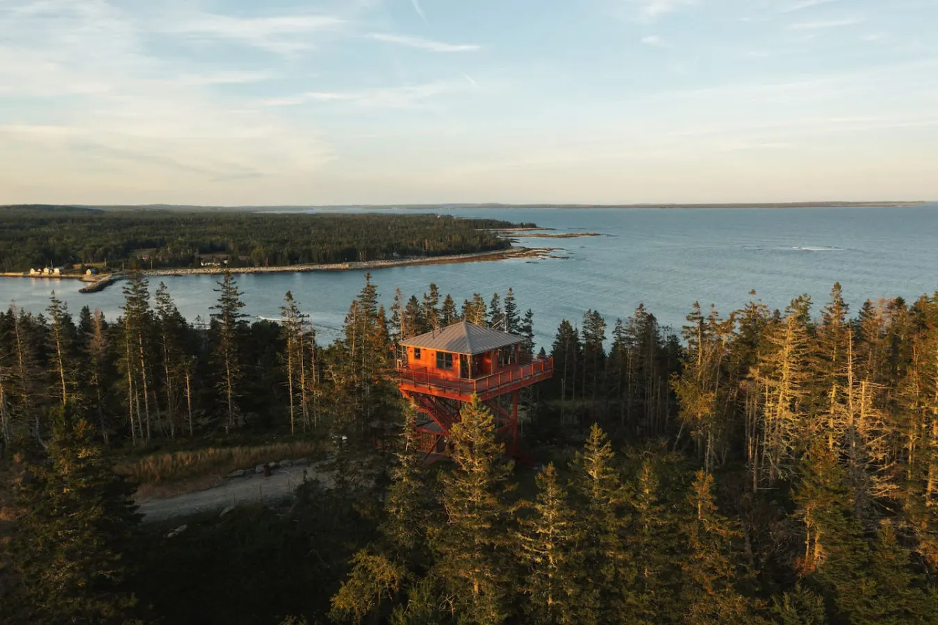 Shackup Tower - 30 ft in the air & hot tub & surf — photo 3