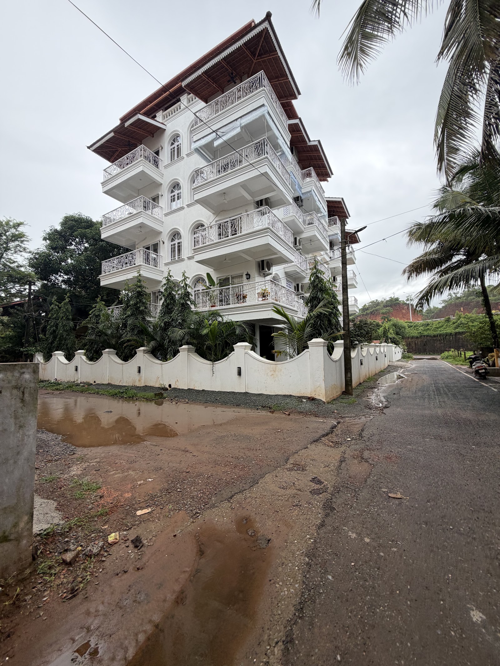 Casa De Alegria Goa / Palm