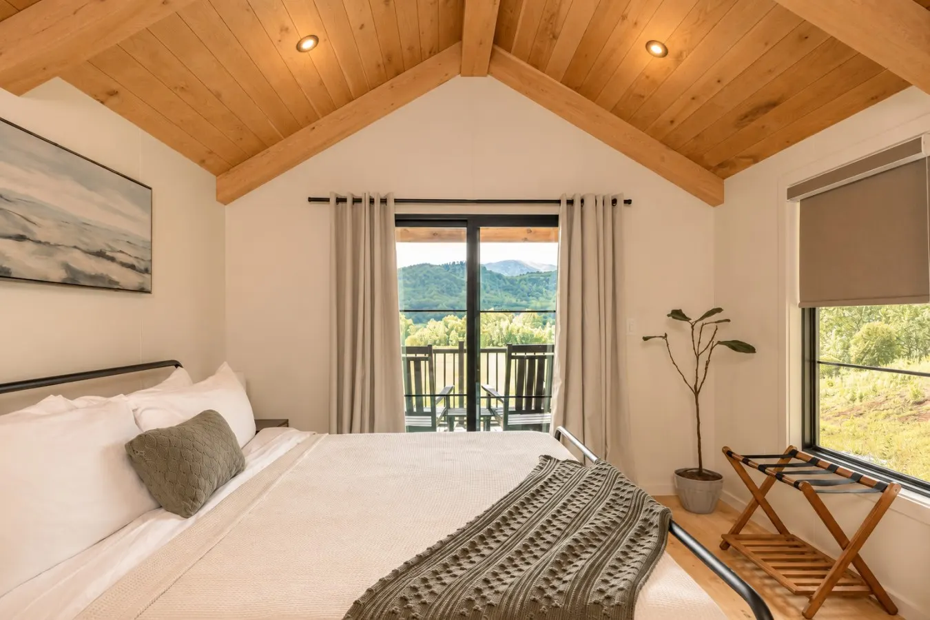 Luxury Mountain Cabin 4: Sauna, River, Chickens 10
