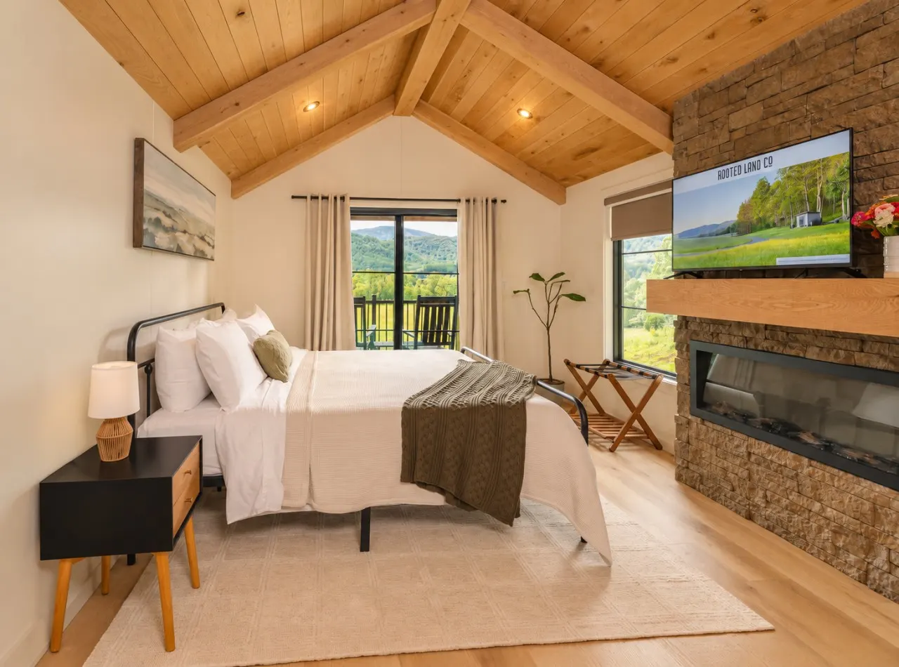 Luxury Mountain Cabin 4: Sauna, River, Chickens 8