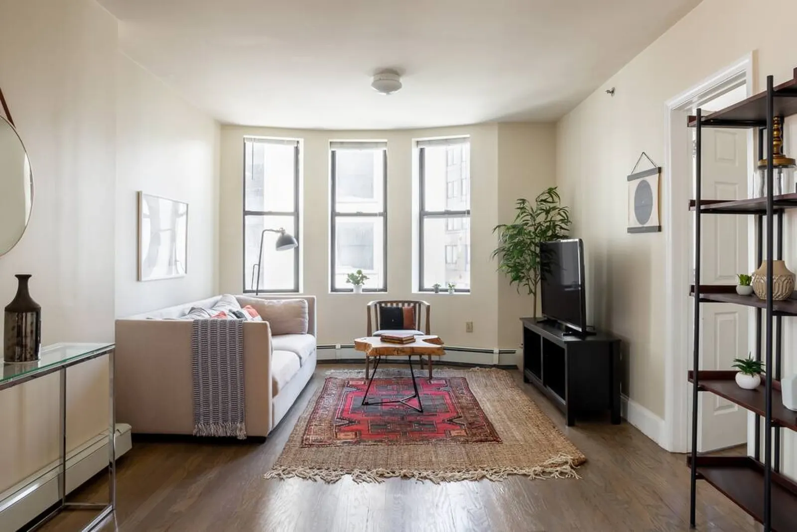 Spacious 2-bed Apt - Newly Redesigned - Smart Lock 10