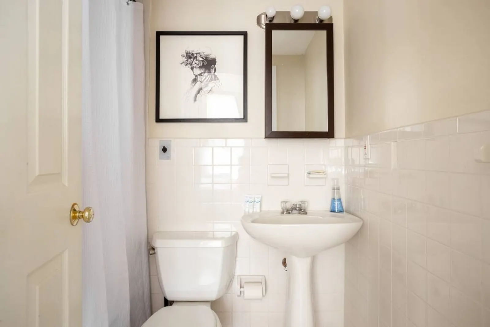 Spacious 2-bed Apt - Newly Redesigned - Smart Lock 15