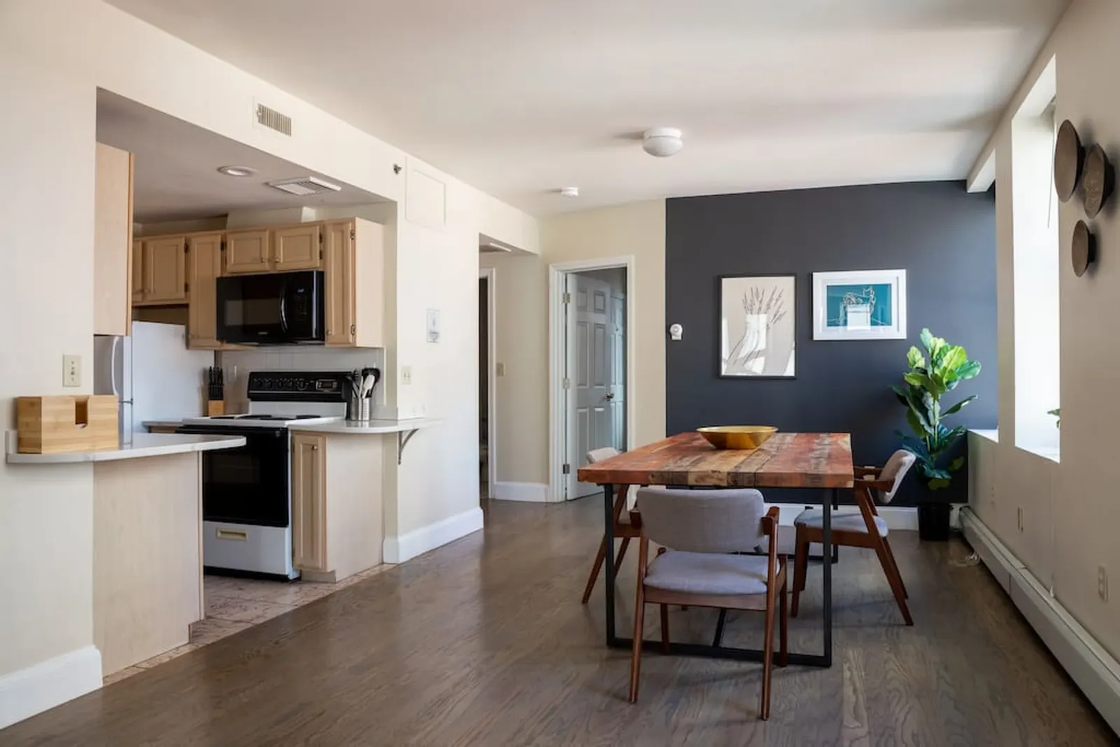 Spacious 2-bed Apt - Newly Redesigned - Smart Lock 4