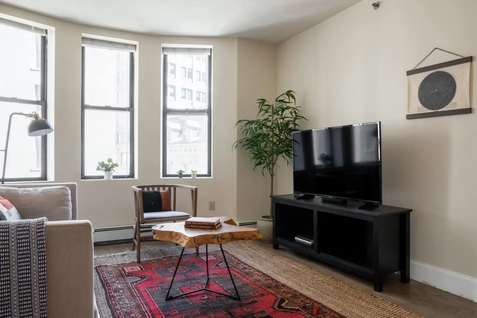 Spacious 2-bed Apt - Newly Redesigned - Smart Lock 5