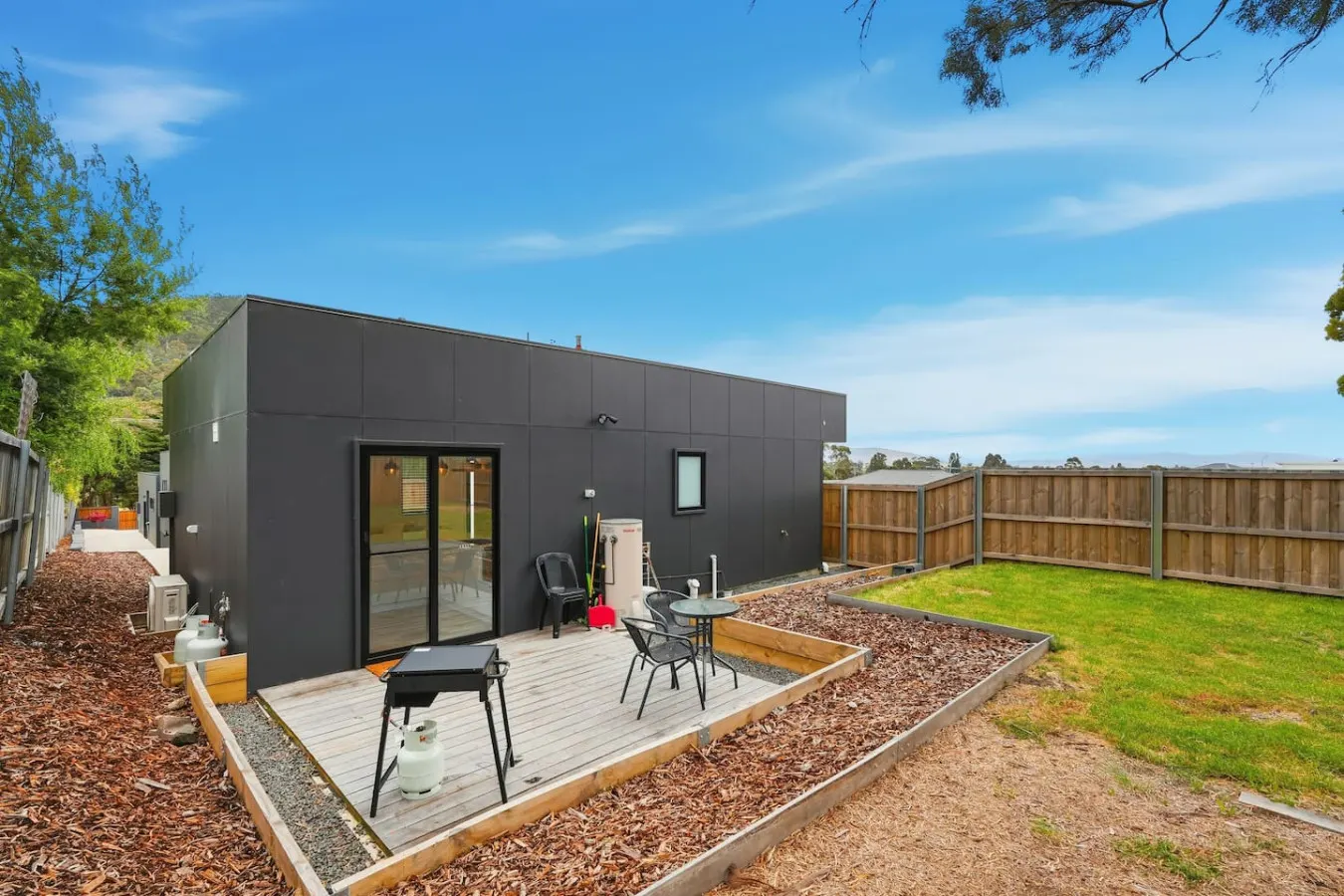 Stylish 2-Bed Stay 9