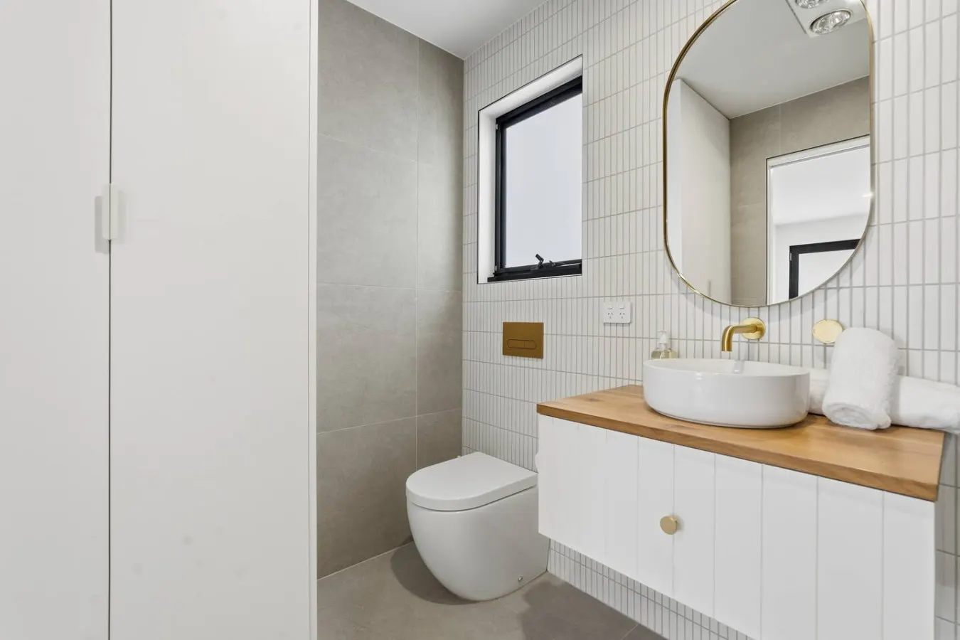 Stylish 2-Bed Stay 11