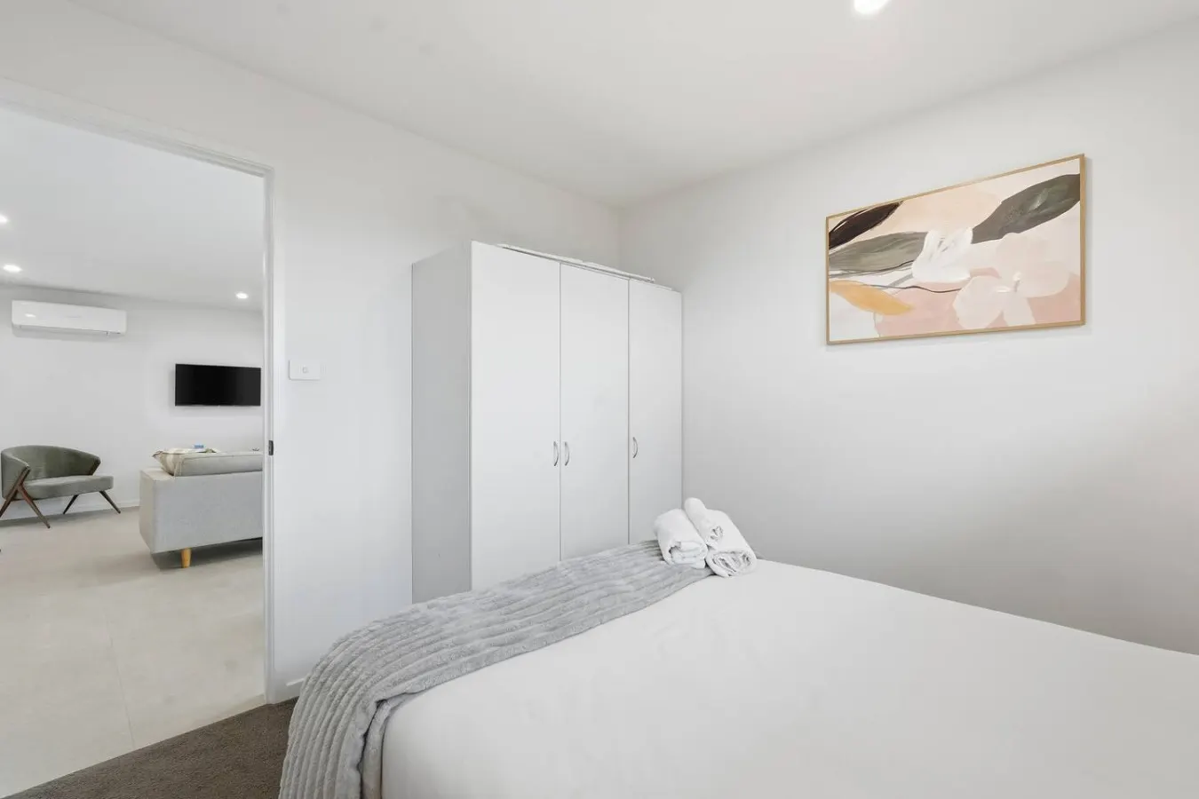 Stylish 2-Bed Stay 15