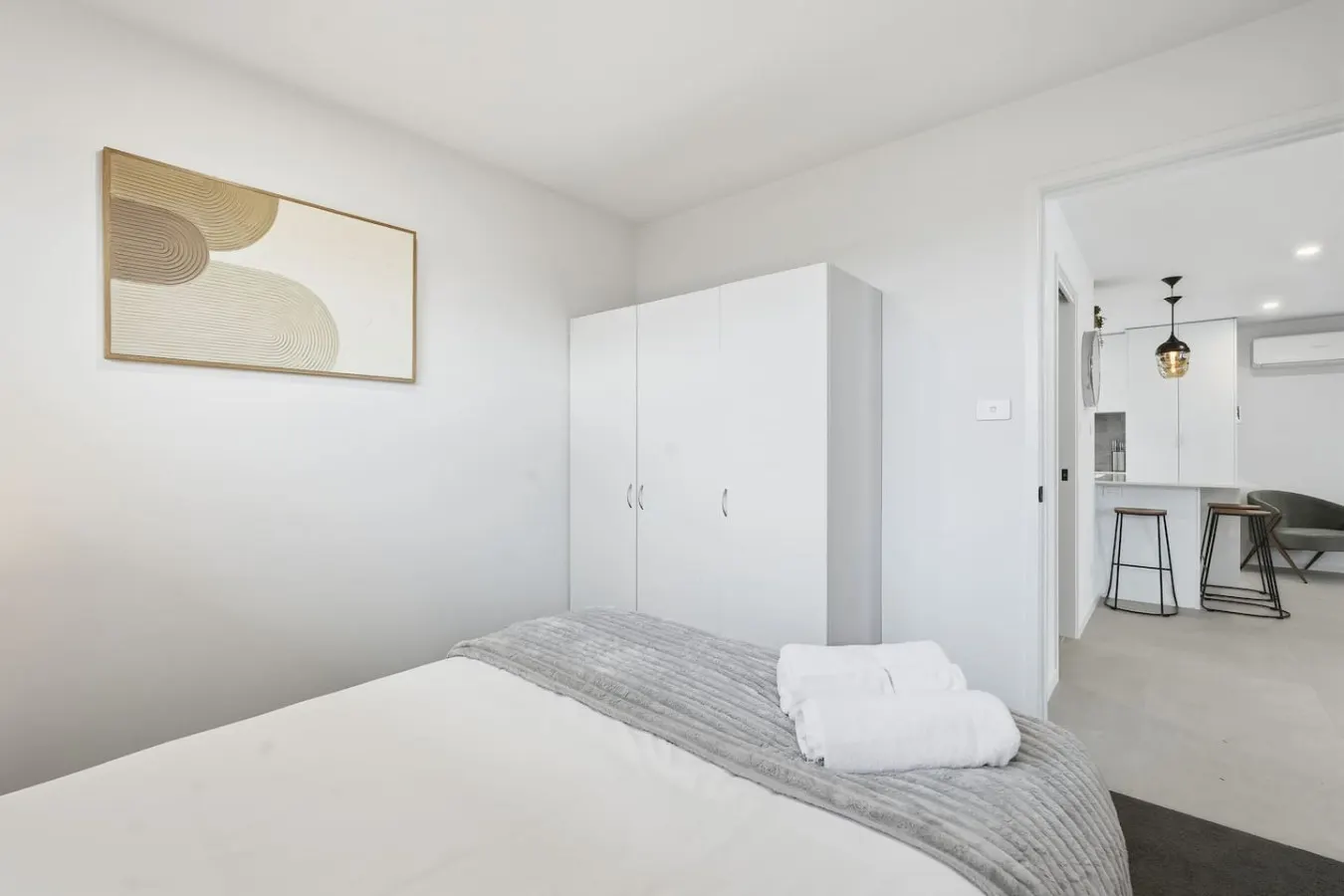 Stylish 2-Bed Stay 16
