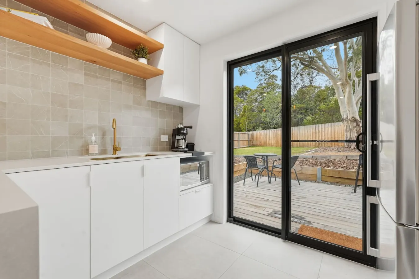 Stylish 2-Bed Stay 18
