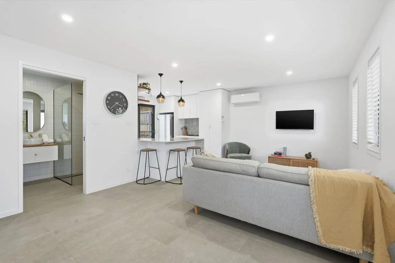 Stylish 2-Bed Stay 8