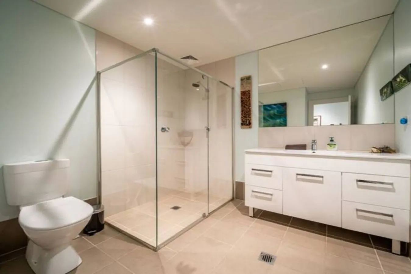 Get Comfy on Frew—CBD Stay near Parklands & Dining 15
