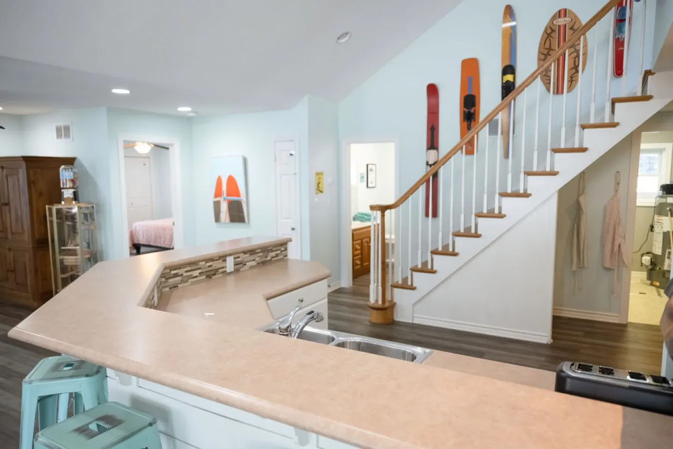 Family friendly Getaway- Steps to the beach! 6