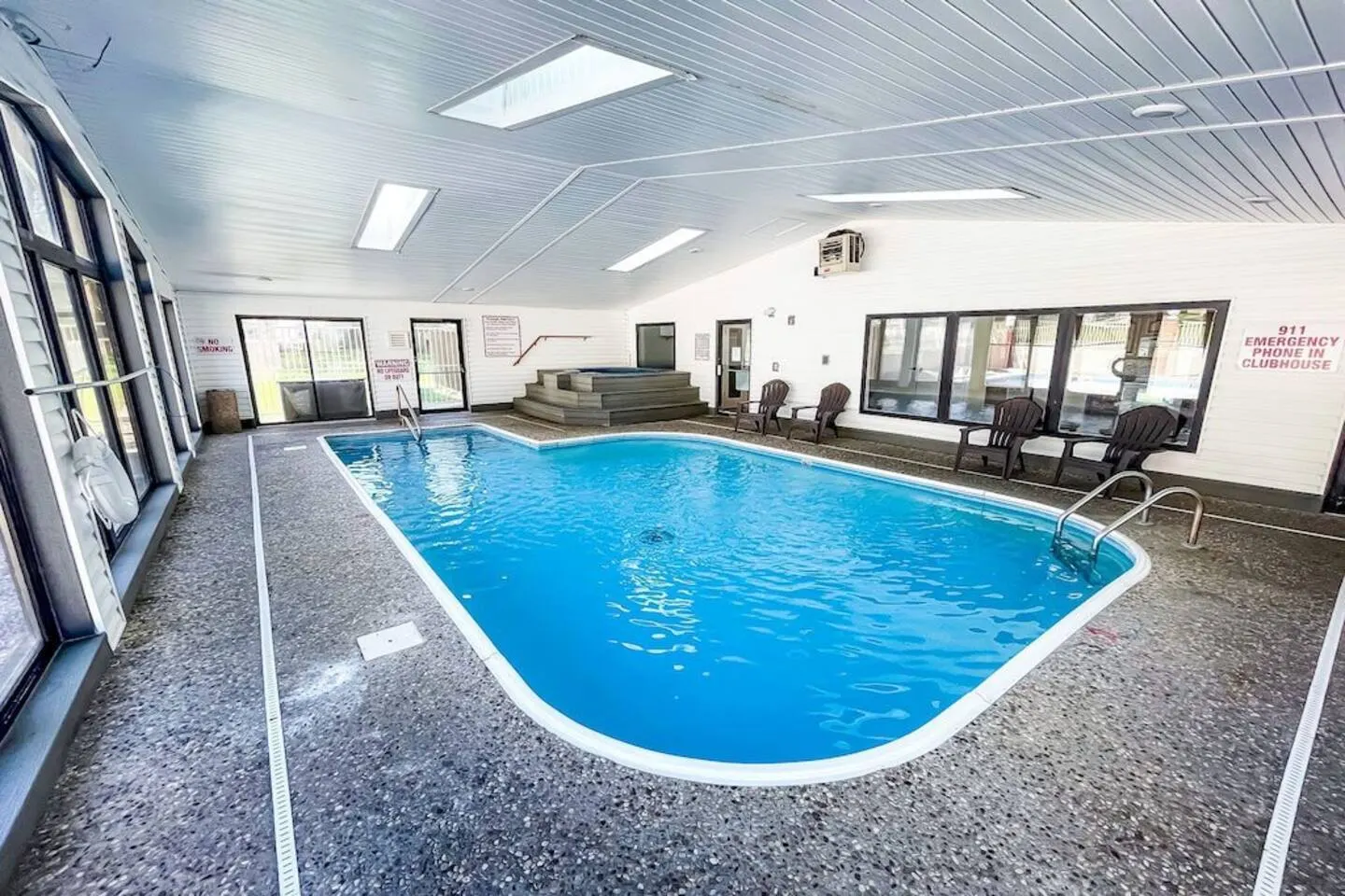 3 Min To Strip and Gorgeous! Two Pools, Hot Tub! 6