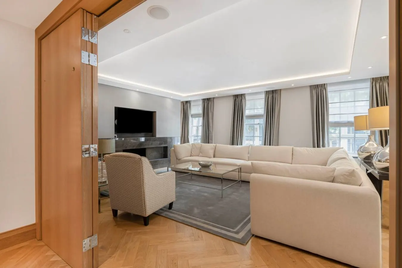 Mayfair 3-Bed with Central AC Upper Grosvenor St 10