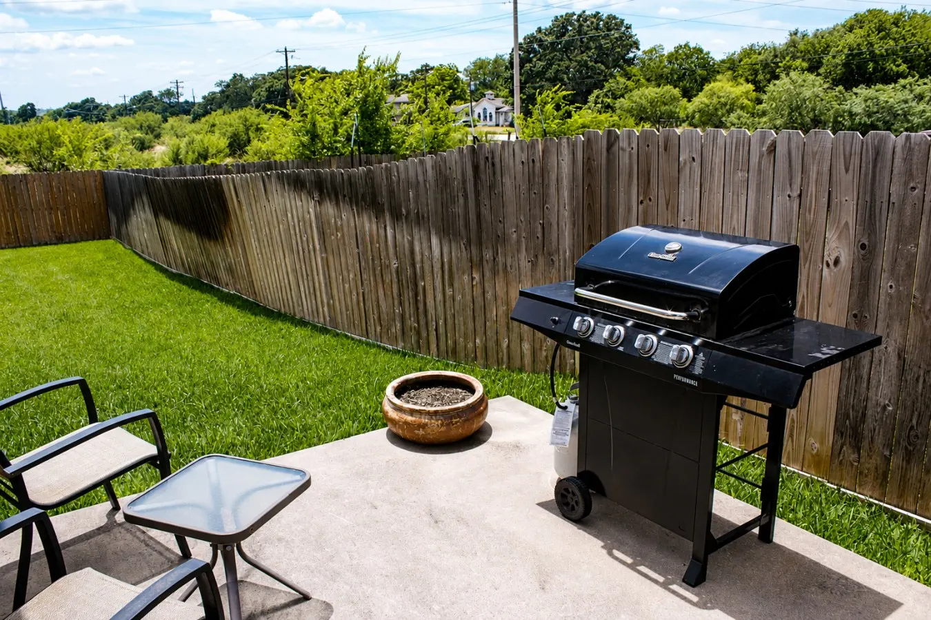 Casa di Vino - Backyard BBQ near Messina Hof 19