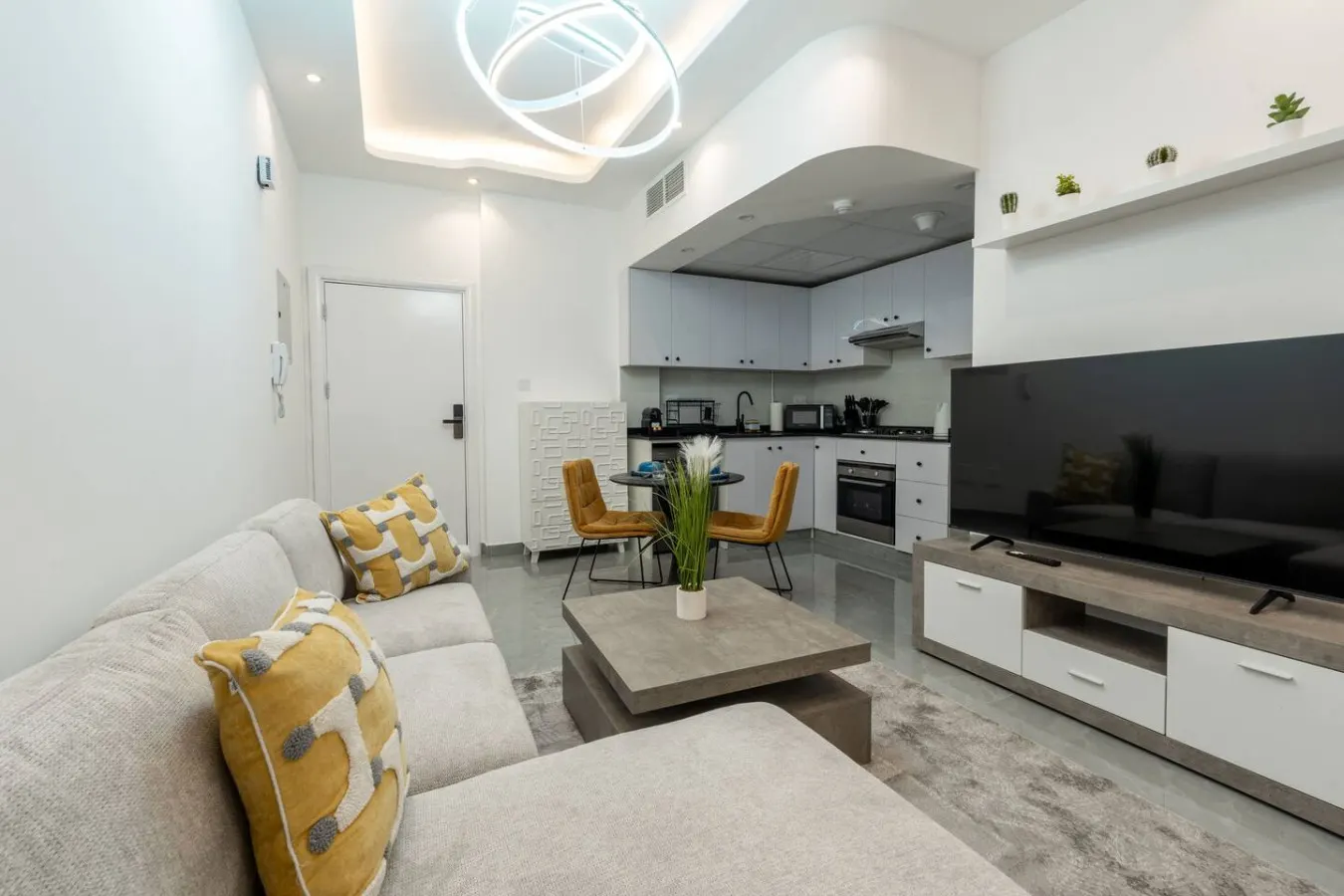 Dubai Marina - 1BHK Homely Apartment — photo 2