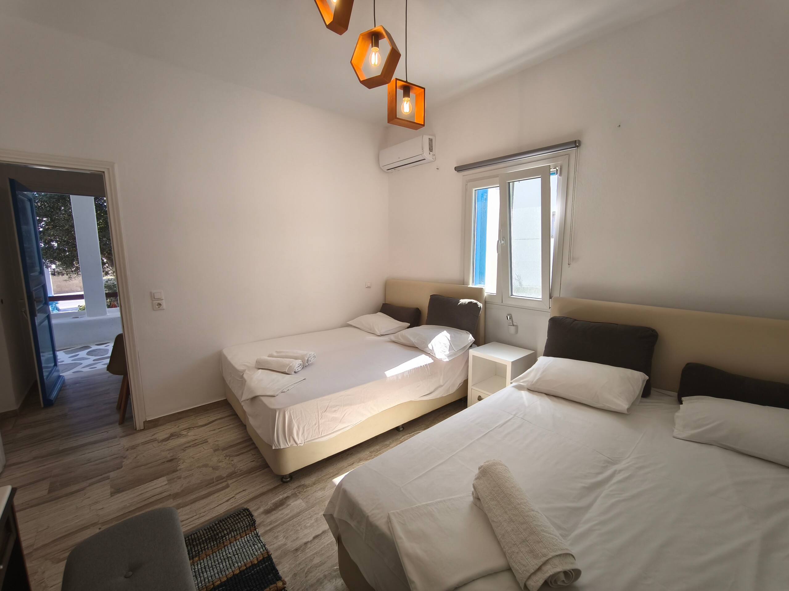 Studio with Double Room ( Villa Vasilis Ornos ) 7