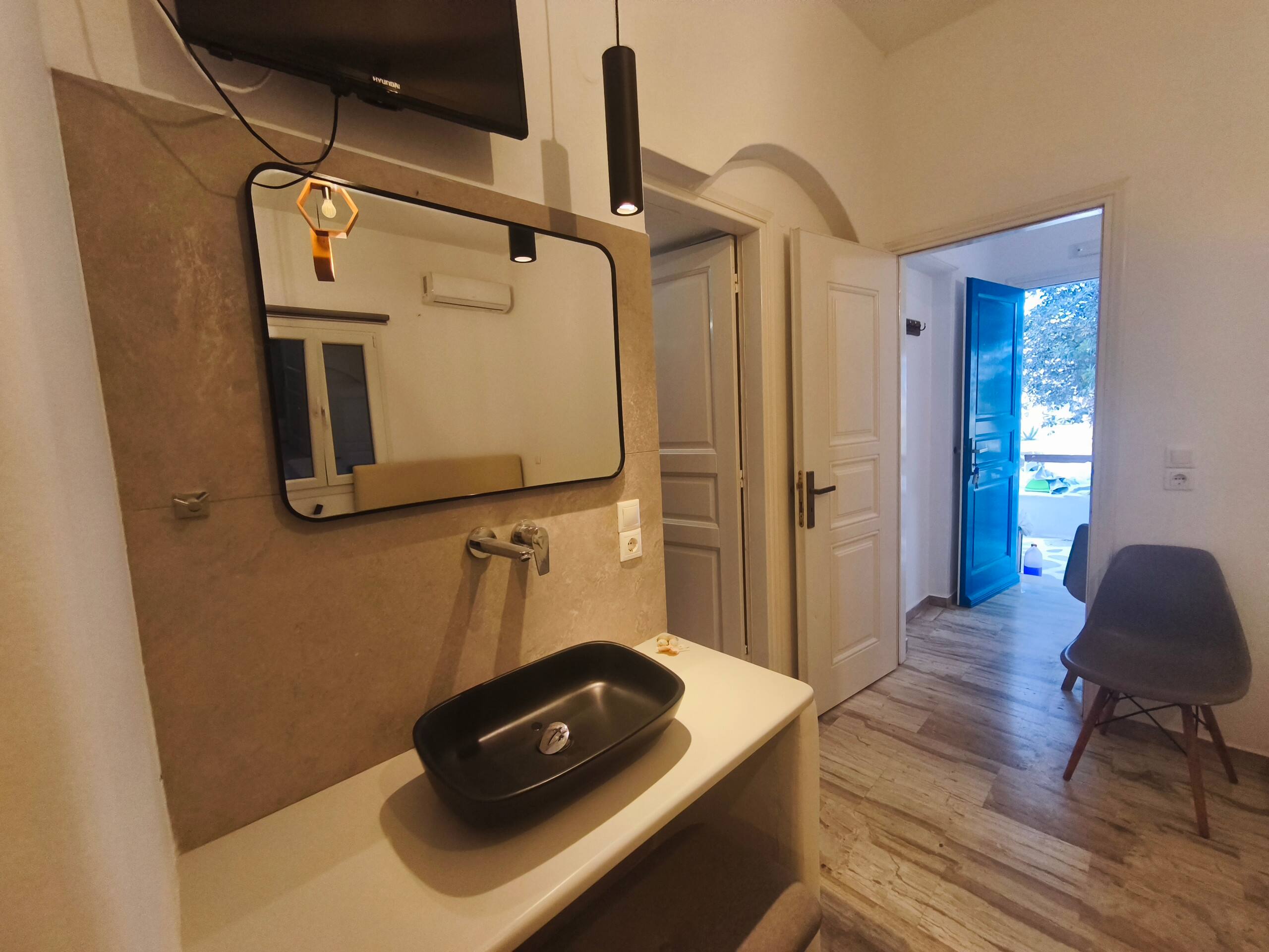 Studio with Double Room ( Villa Vasilis Ornos ) 11