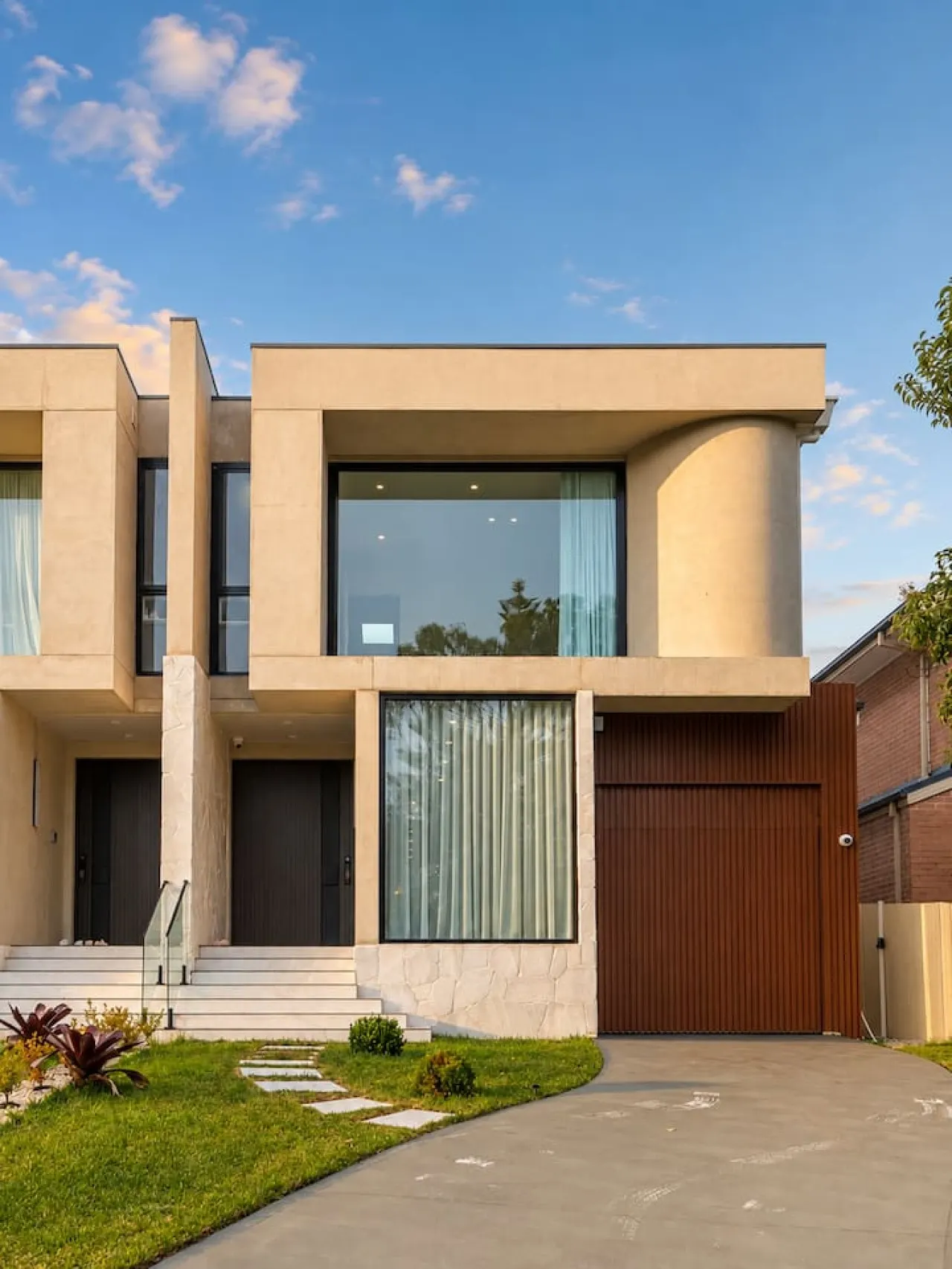 Luxury North Ryde 4BR Duplex with Media Room