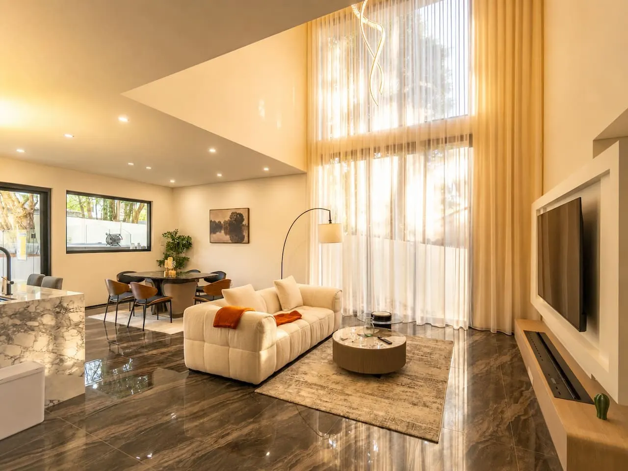 Luxury North Ryde 4BR Duplex with Media Room — photo 2