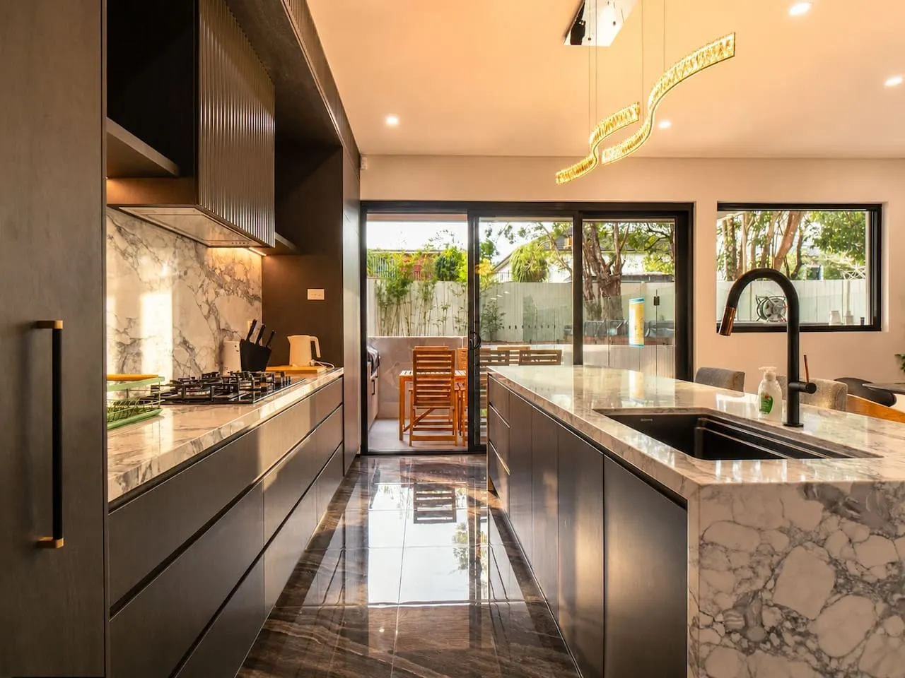 Luxury North Ryde 4BR Duplex with Media Room — photo 5