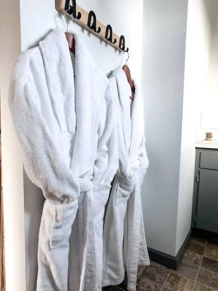 EcoSpa Hot tub, Walk 1 mi to Autzen, Cozy King Bed 18