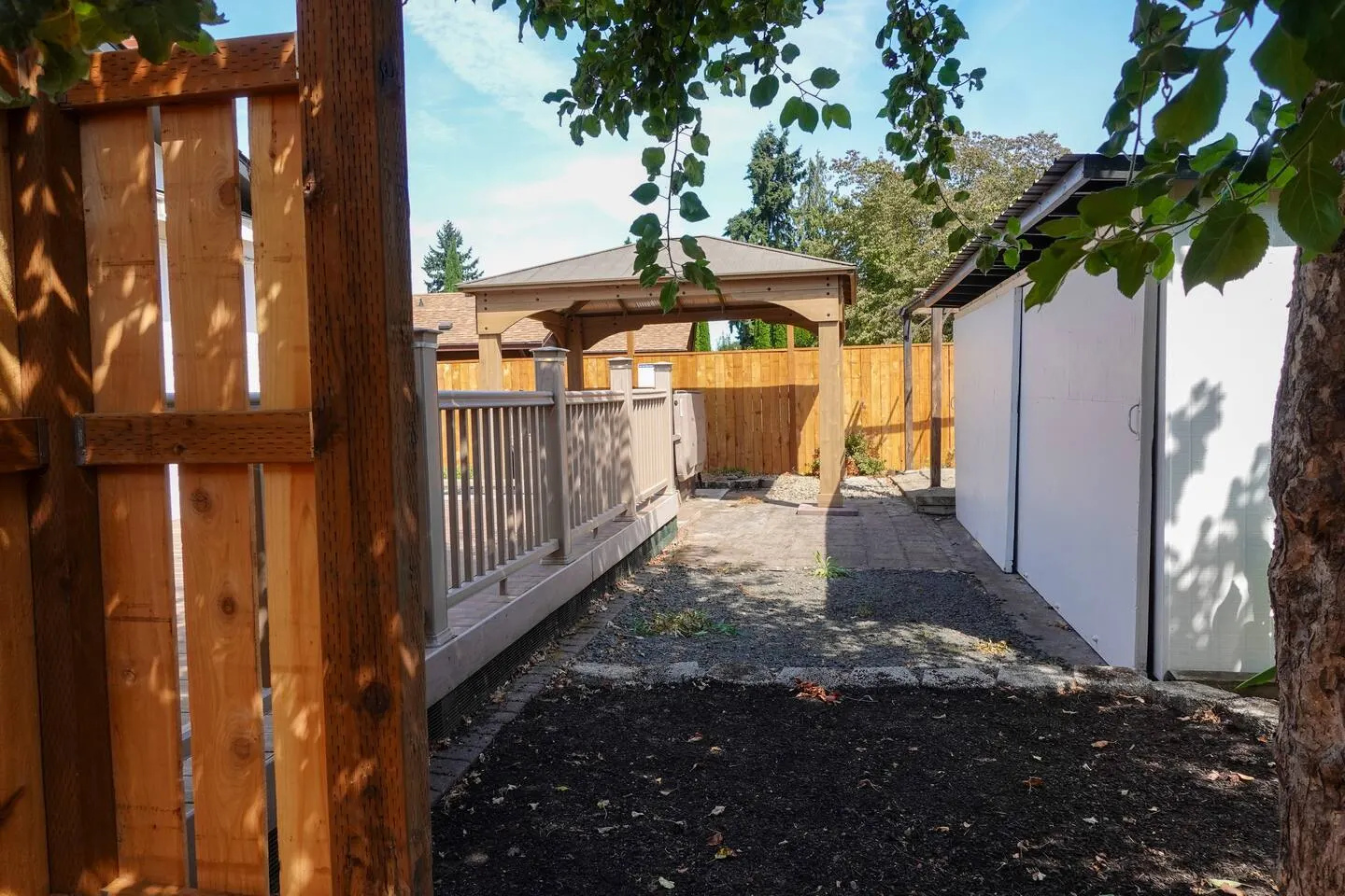 EcoSpa Hot tub, Walk 1 mi to Autzen, Cozy King Bed 7