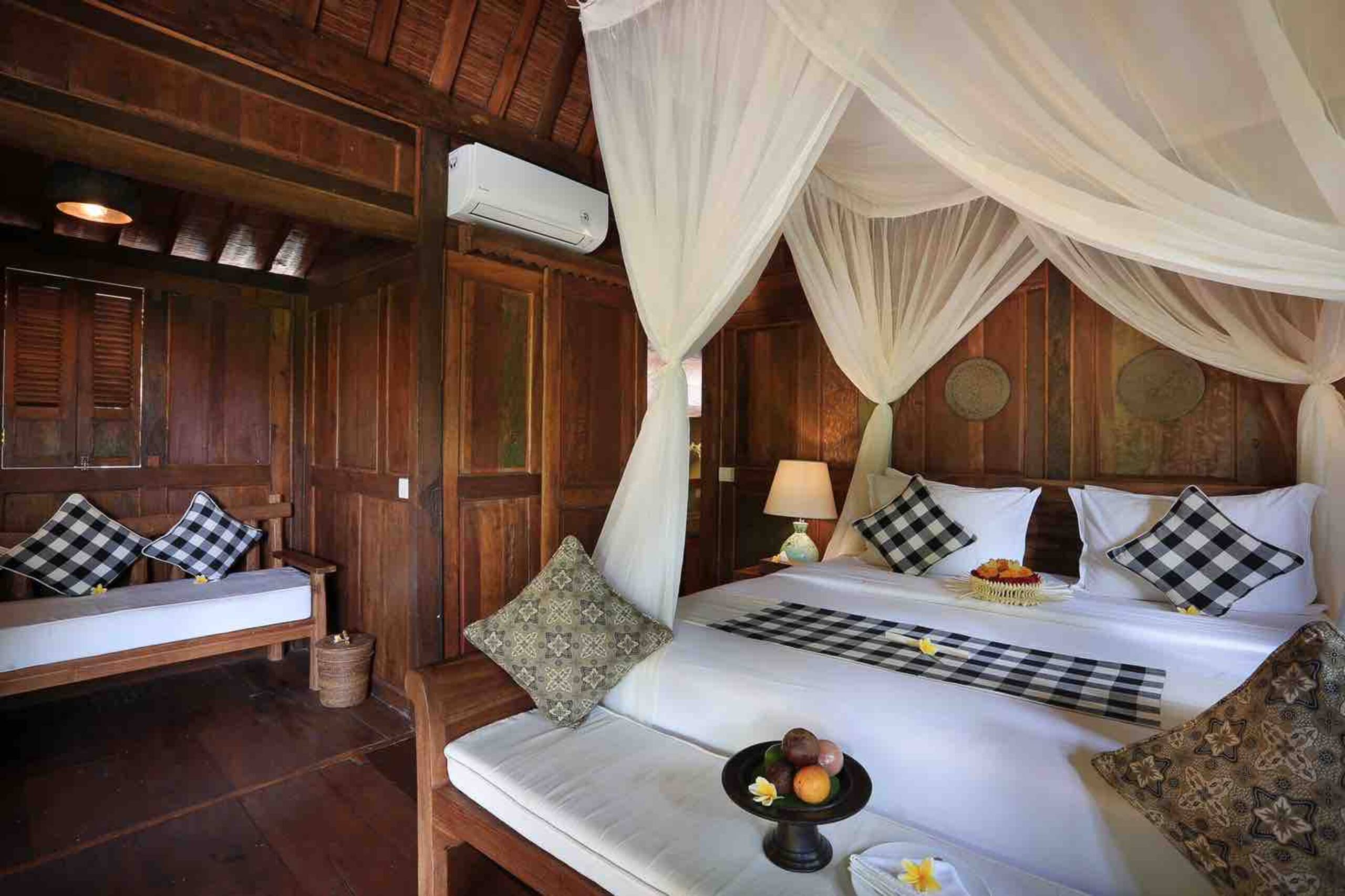 Wooden house w private kitchen and pool view 8