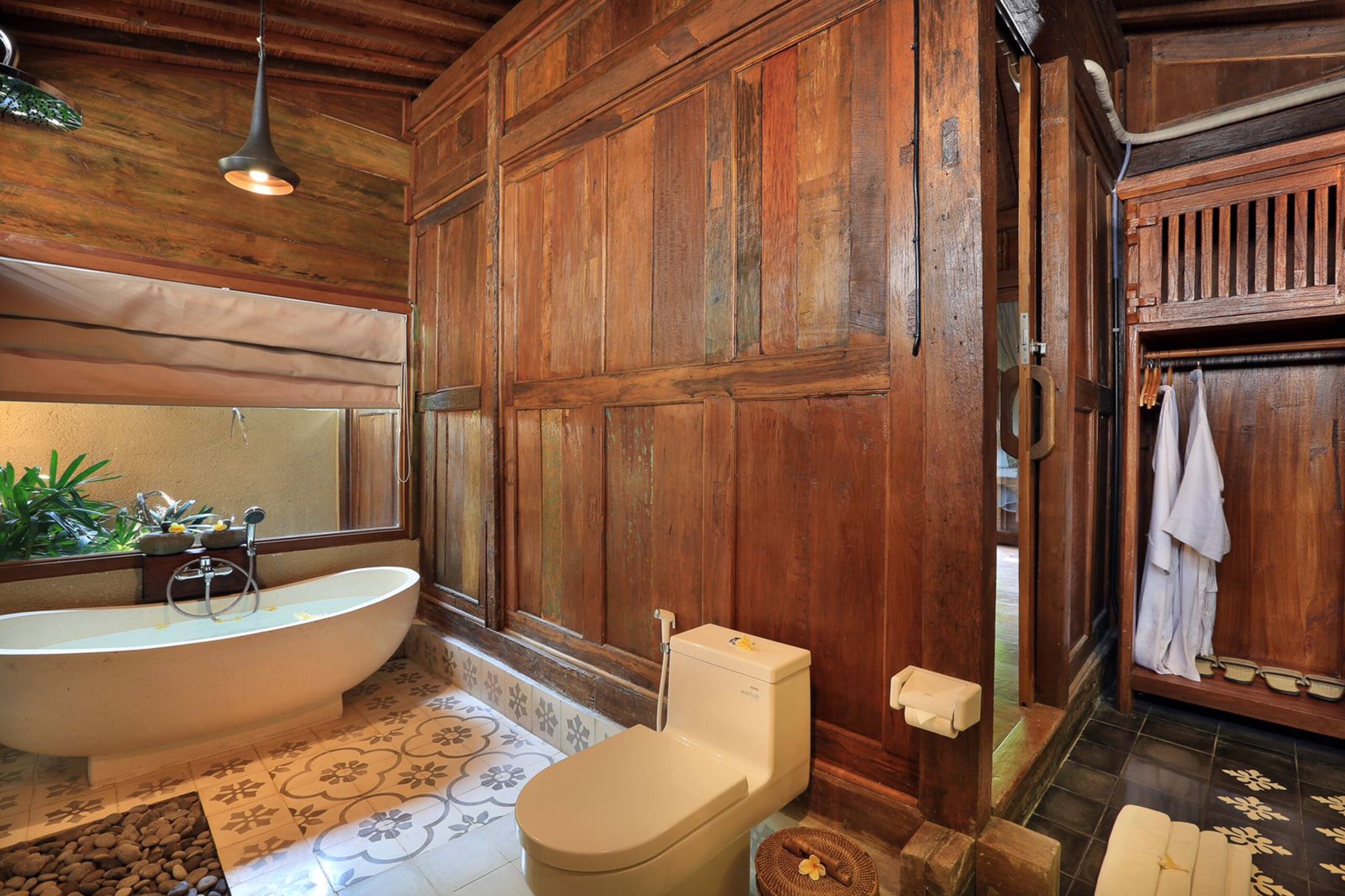 Wooden house w private kitchen and pool view 10