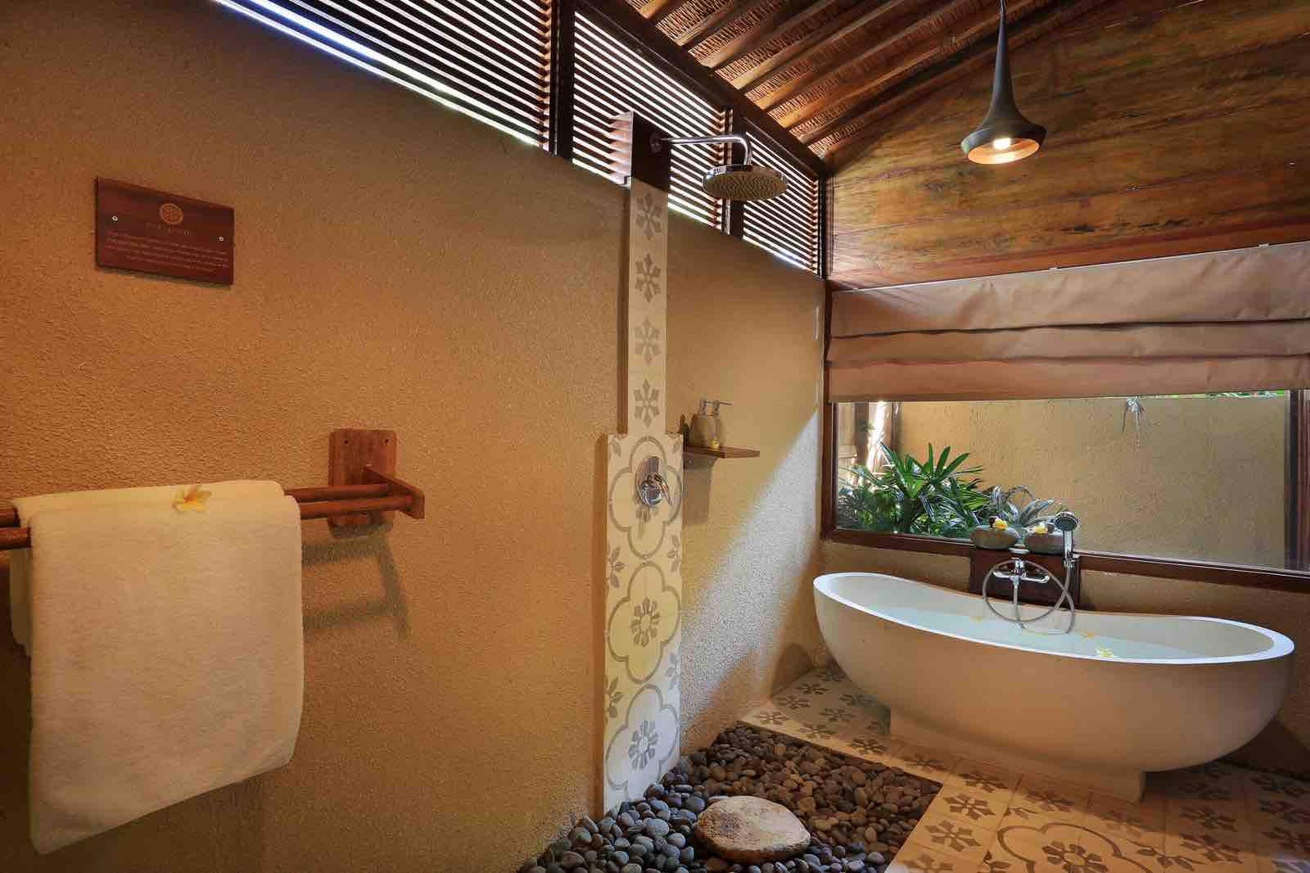Wooden house w private kitchen and pool view 7